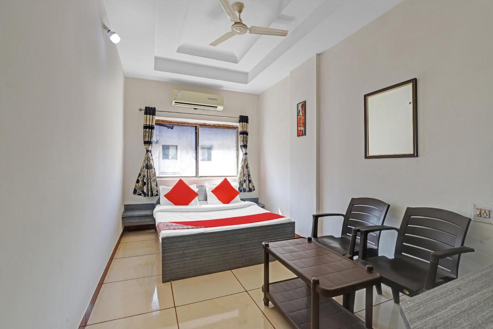 Hotel Velvet Rajkot Exterior photo