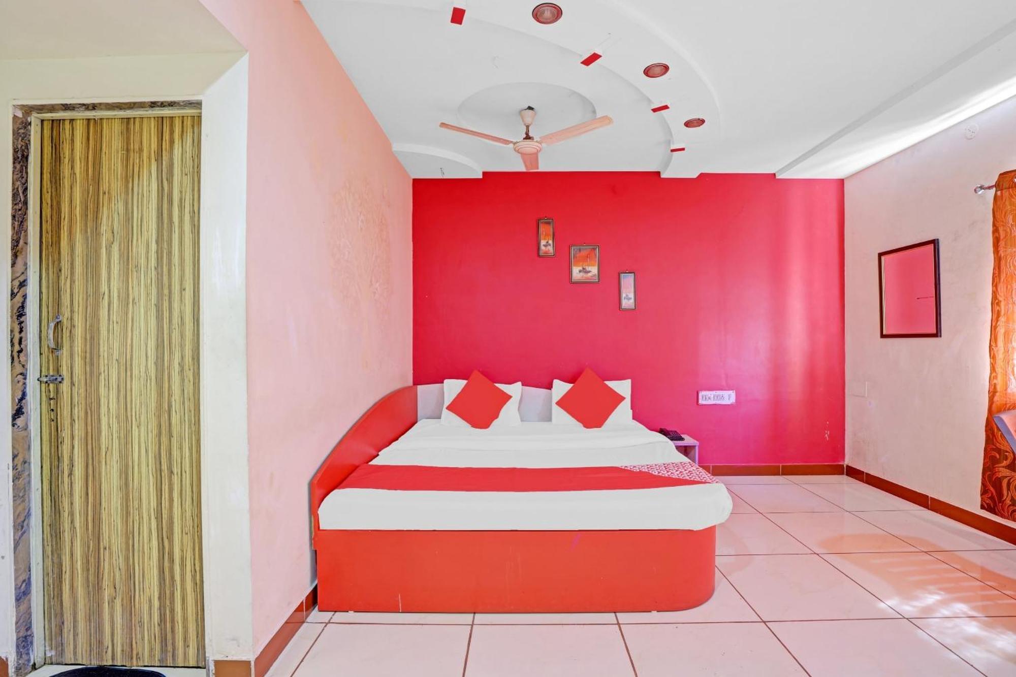 Hotel Velvet Rajkot Exterior photo