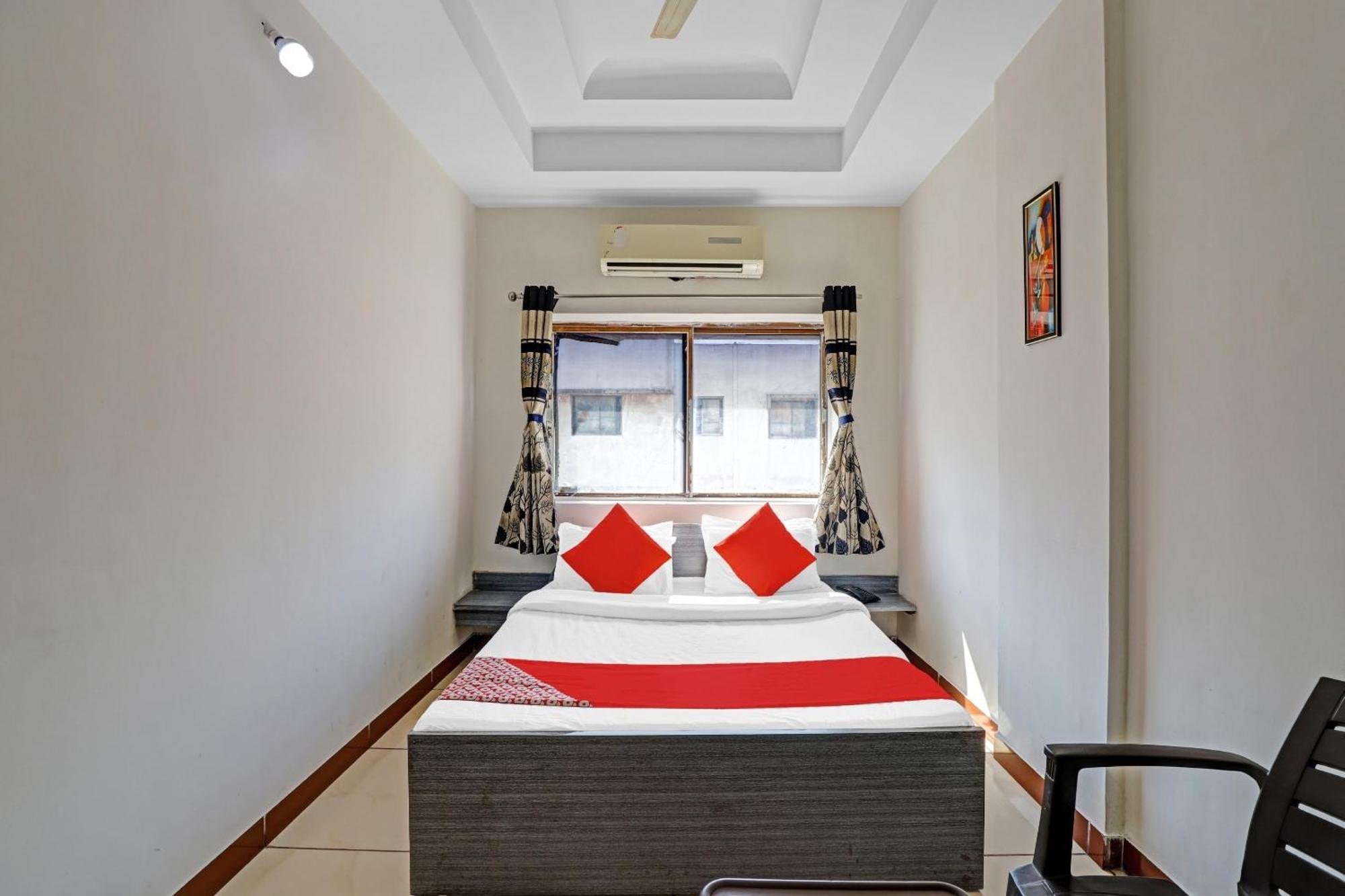 Hotel Velvet Rajkot Exterior photo