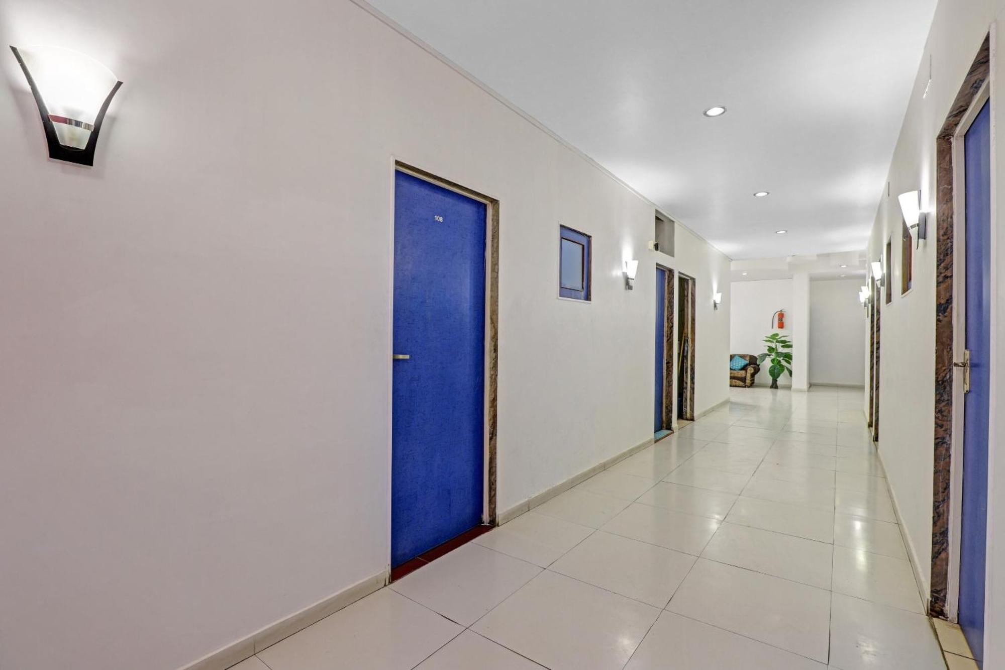 Hotel Velvet Rajkot Exterior photo