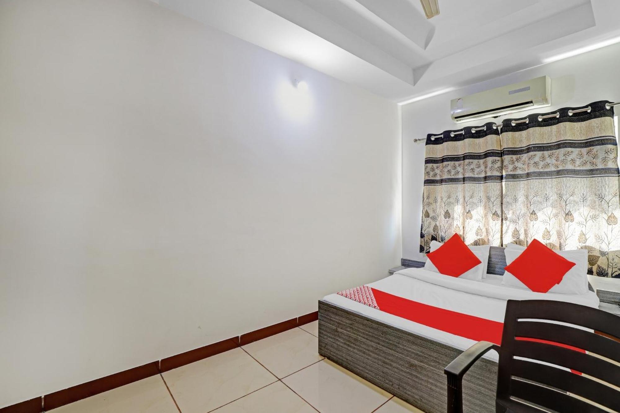 Hotel Velvet Rajkot Exterior photo